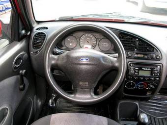 2000 Ford Fiesta Pictures