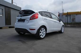 2010 Ford Fiesta Photos