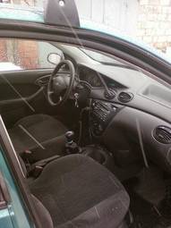 2000 Ford Focus Photos