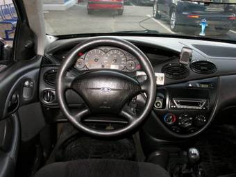 2000 Ford Focus Photos
