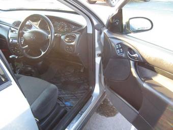 2001 Ford Focus Photos