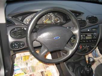 2002 Ford Focus Photos