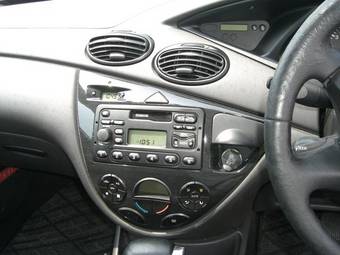 2002 Ford Focus Photos