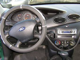 2002 Ford Focus Photos