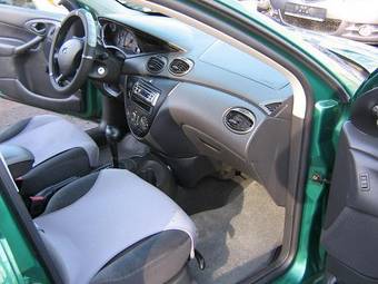 2002 Ford Focus Photos