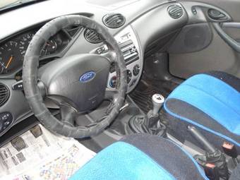 2003 Ford Focus Photos