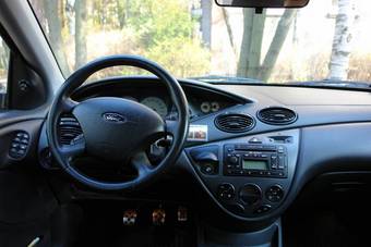 2003 Ford Focus Photos