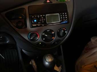 2004 Ford Focus Photos