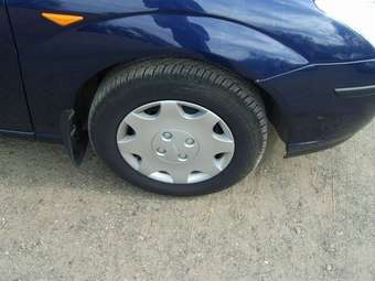2004 Ford Focus Pics