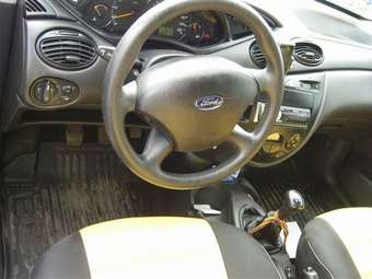 2004 Ford Focus Photos
