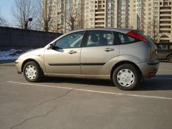 2004 Ford Focus Photos