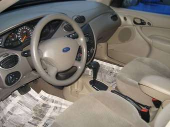 2004 Ford Focus Photos