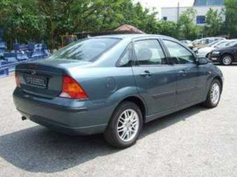 2004 Ford Focus Photos