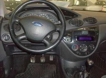 2004 Ford Focus Photos