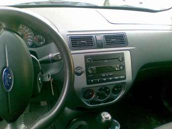 2004 Ford Focus Images