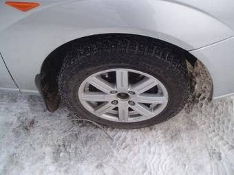 2004 Ford Focus Photos