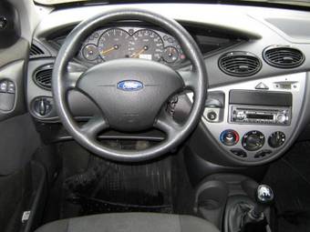 2004 Ford Focus Pictures