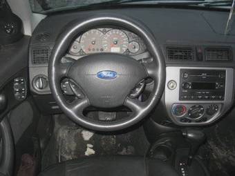 2004 Ford Focus Photos