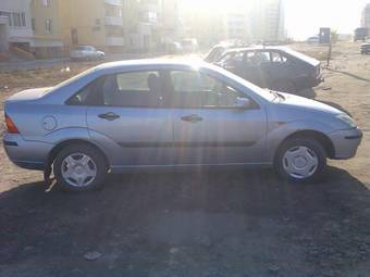 2004 Ford Focus Photos
