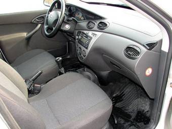 2004 Ford Focus Images