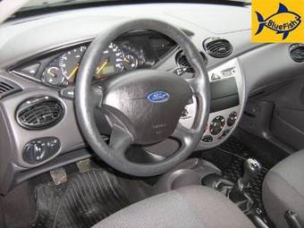 2004 Ford Focus Photos