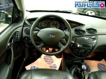 2004 Ford Focus Photos