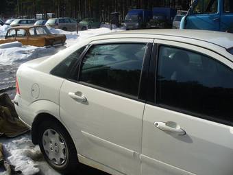 2004 Ford Focus Photos