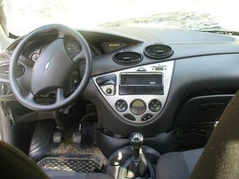 2004 Ford Focus Images