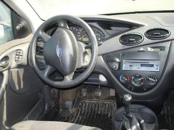 2004 Ford Focus Photos