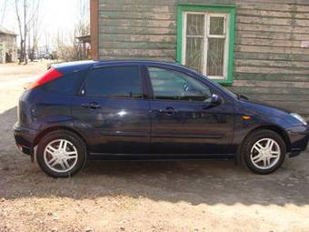 2004 Ford Focus Photos