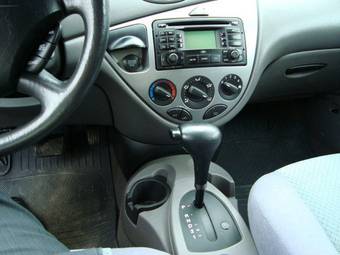 2004 Ford Focus Photos