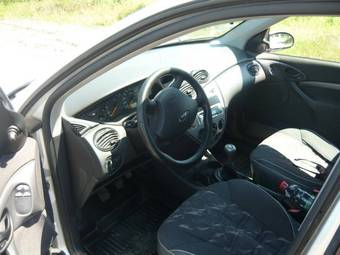 2004 Ford Focus Photos