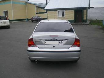 2004 Ford Focus Photos