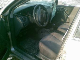 2004 Ford Focus Photos