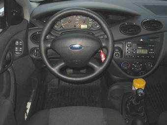 2004 Ford Focus Photos