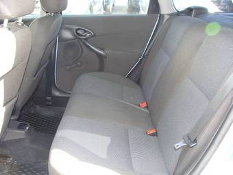 2004 Ford Focus Photos