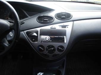 2004 Ford Focus Photos