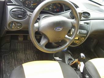 2004 Ford Focus Photos