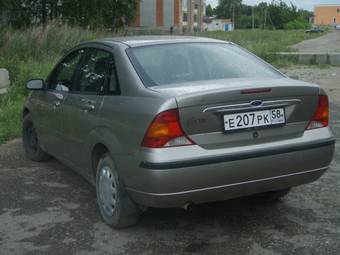 2004 Ford Focus Photos