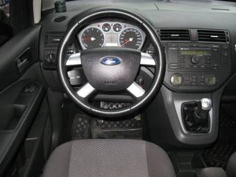 2004 Ford Focus Photos