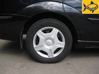 2004 Ford Focus Photos