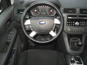 2004 Ford Focus Pictures