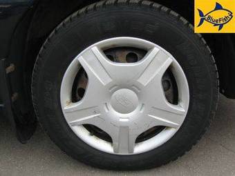 2004 Ford Focus Photos