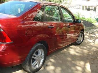 2004 Ford Focus Photos