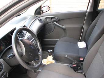 2004 Ford Focus Photos