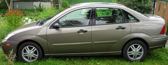 2004 Ford Focus Photos