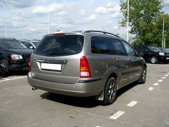 2004 Ford Focus Photos