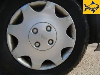 2004 Ford Focus Photos