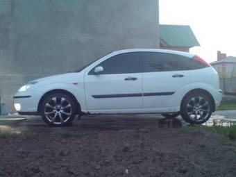 2004 Ford Focus Photos