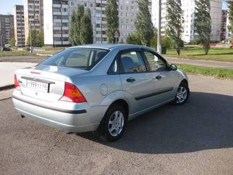 2004 Ford Focus Photos